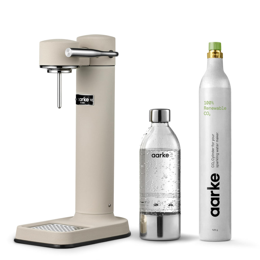 Aarke Carbonator 3, Wassersprudler aus Edelstahl im modernen Edelstahl Finish mit BPA-freier 1L PET-Flasche, Sprudelwasserbereiter für Leitungswasser, kompatibel mit 60L CO2-Zylindern