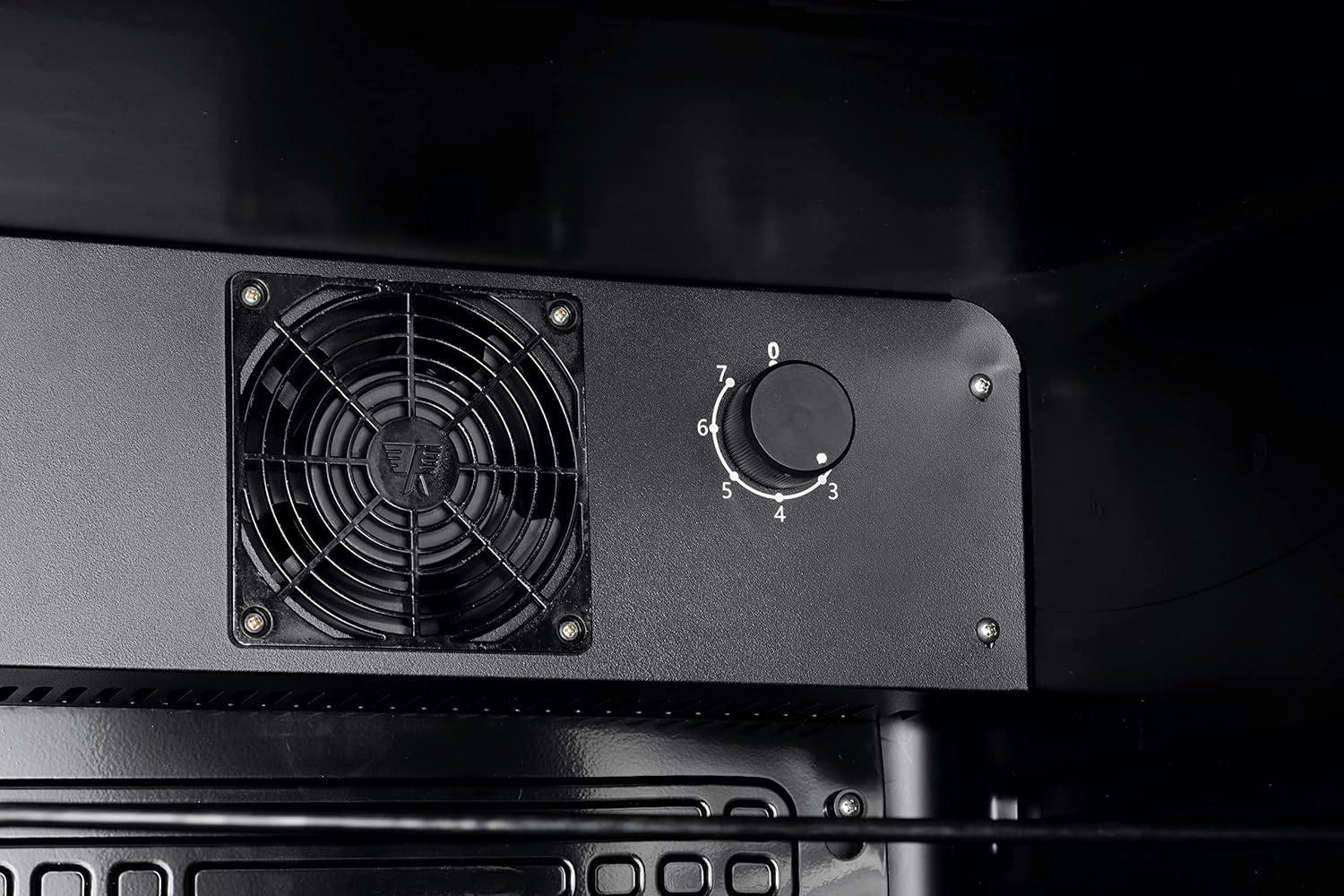 METRO Professional Getränkekühlschrank GSC4240B, 237 L, 110 W, 6 verstellbaren Einlegeböden, LED-Innenbeleuchtung, schwarz